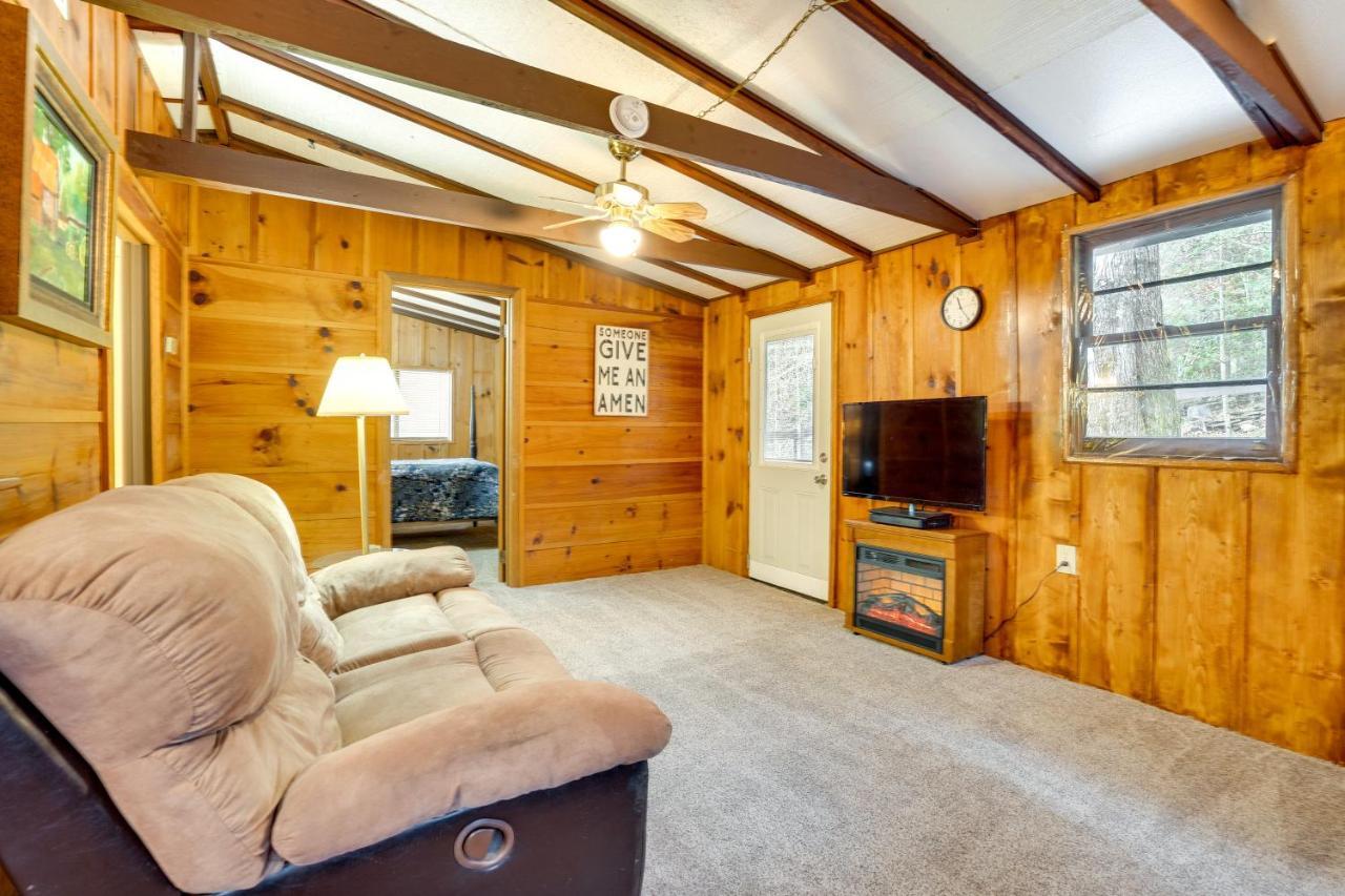 Peaceful Warne Cabin Fenced Yard And Screened Porch Brasstown المظهر الخارجي الصورة