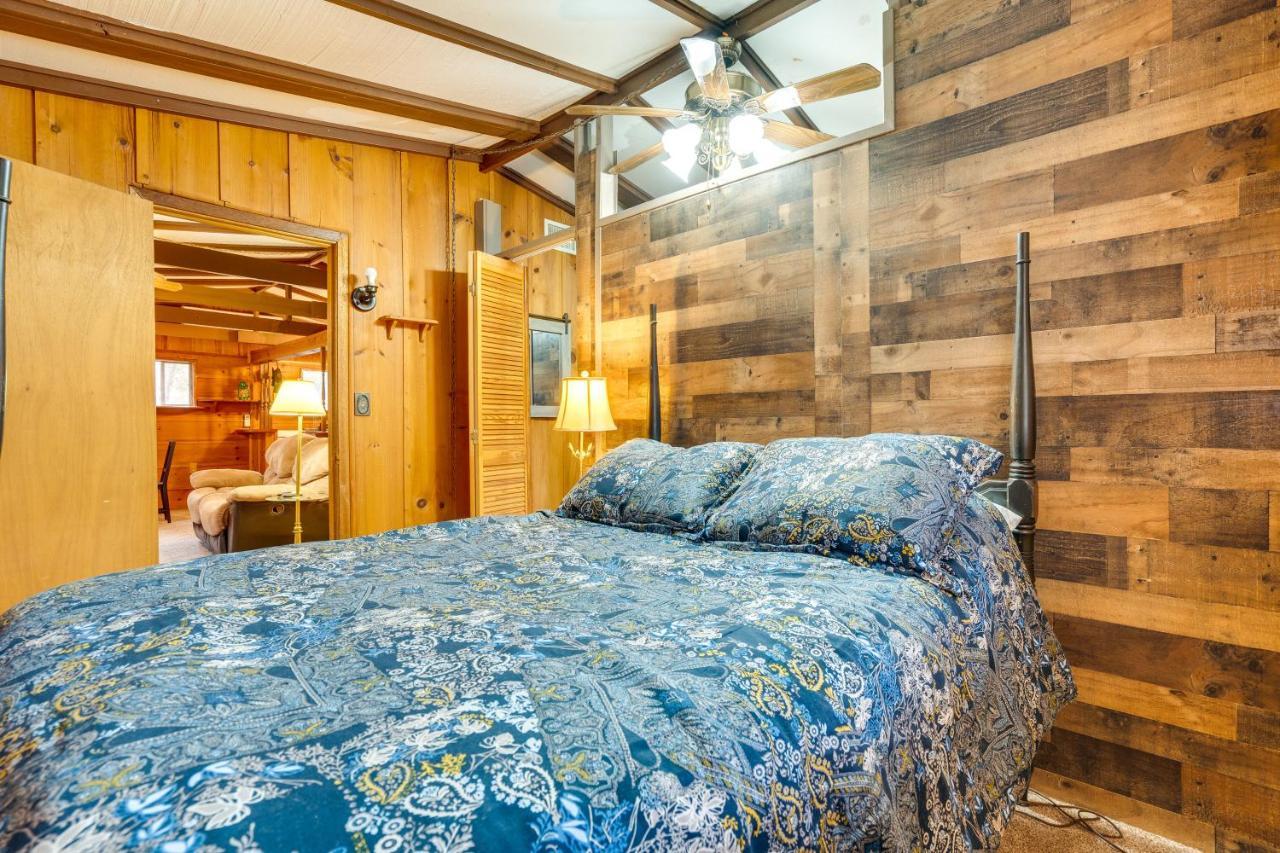 Peaceful Warne Cabin Fenced Yard And Screened Porch Brasstown المظهر الخارجي الصورة