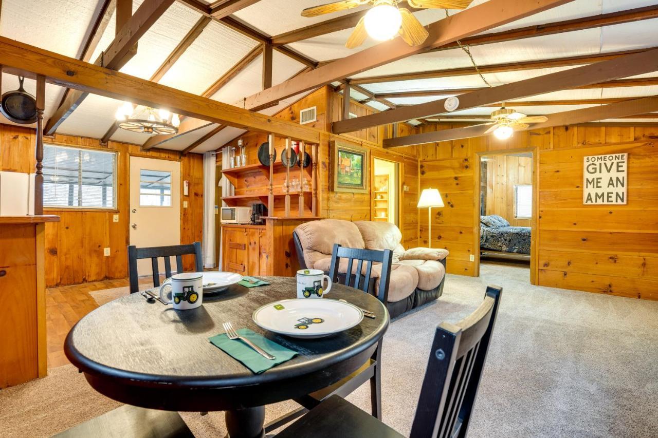 Peaceful Warne Cabin Fenced Yard And Screened Porch Brasstown المظهر الخارجي الصورة